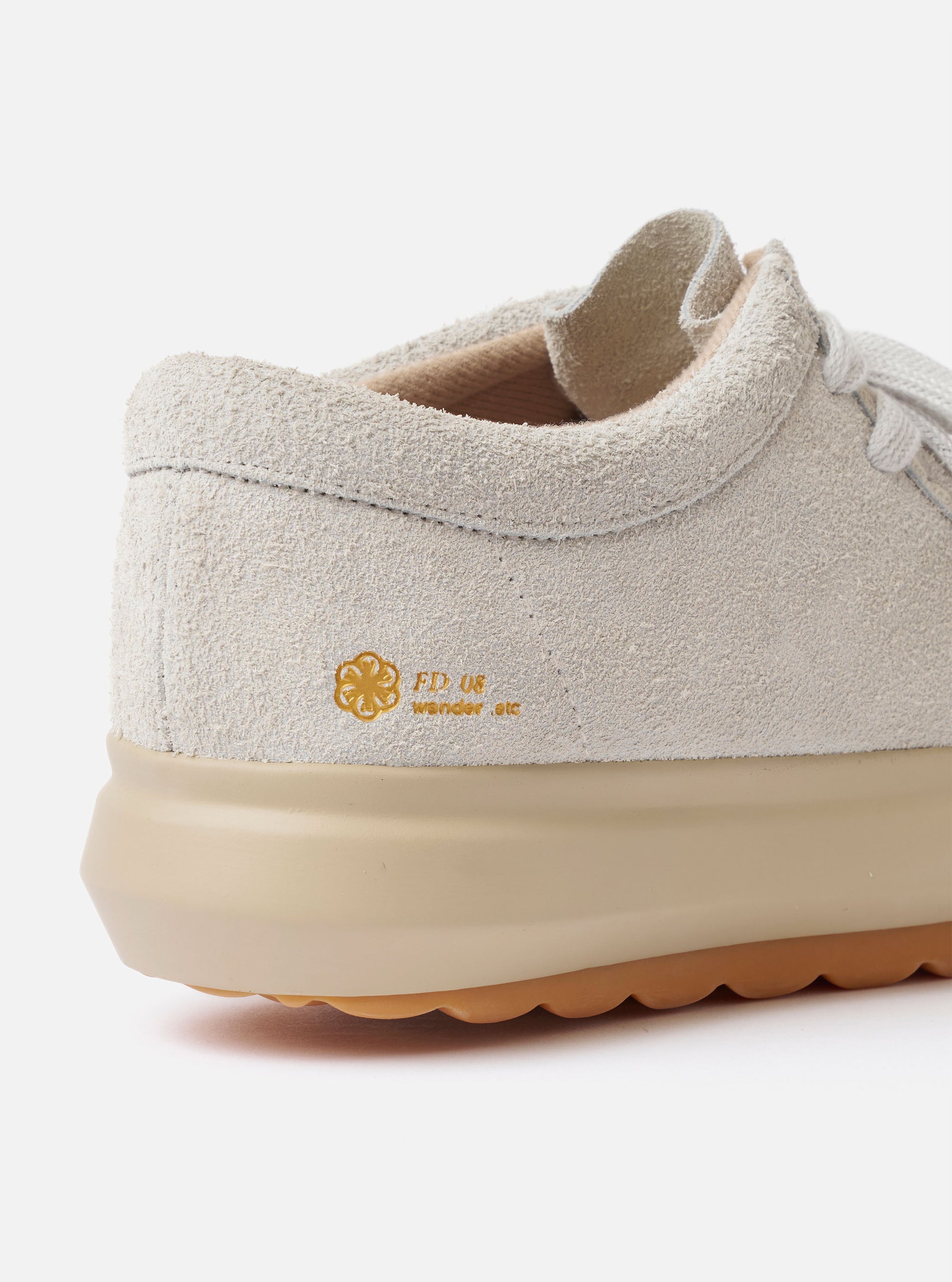 The Wander etc. FD/08 in Papier/Gum Suede/Leather is shown from a rear angle as a flat lay against a white background. The image highlights the chunky gum rubber outsole, the light beige hairy suede heel, and the black leather pull tab with white branding.