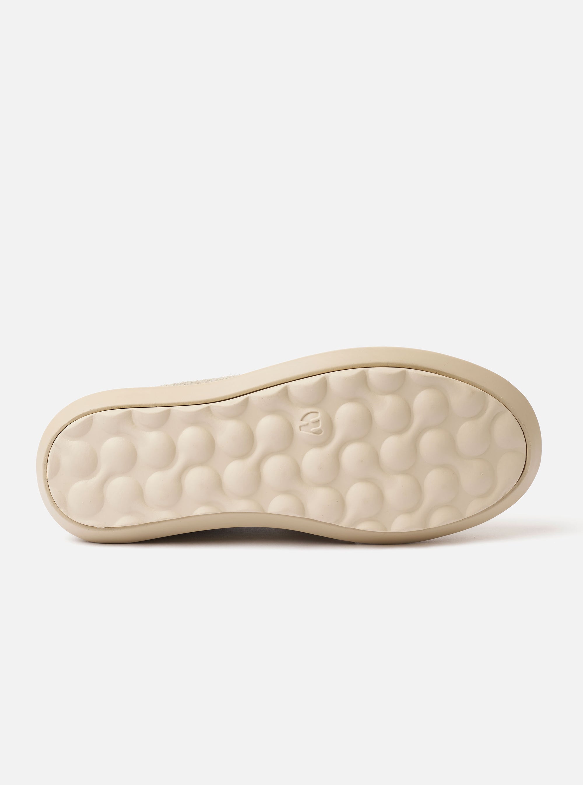 The Wander etc. FD/08 in Dust/Off White Suede/Leather is shown from a rear angle as a flat lay against a plain white background. The image highlights the heel of the shoe, featuring a prominent vertical leather pull tab and a thick, off-white textured outsole. The upper is made of a hairy suede material in a dust grey color with visible stitching.